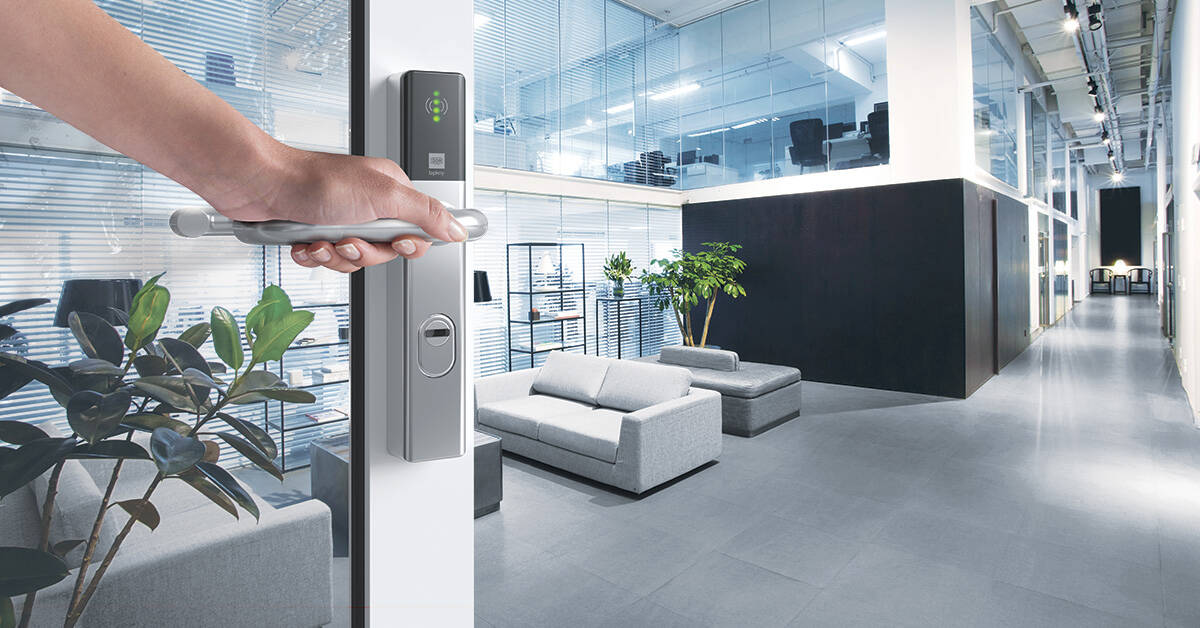 Smart access to offices and buildings with the DOM Tapkey Guard S | Mit dem DOM Tapkey Guard S smarten Zutritt zu Büros und Gebäuden.