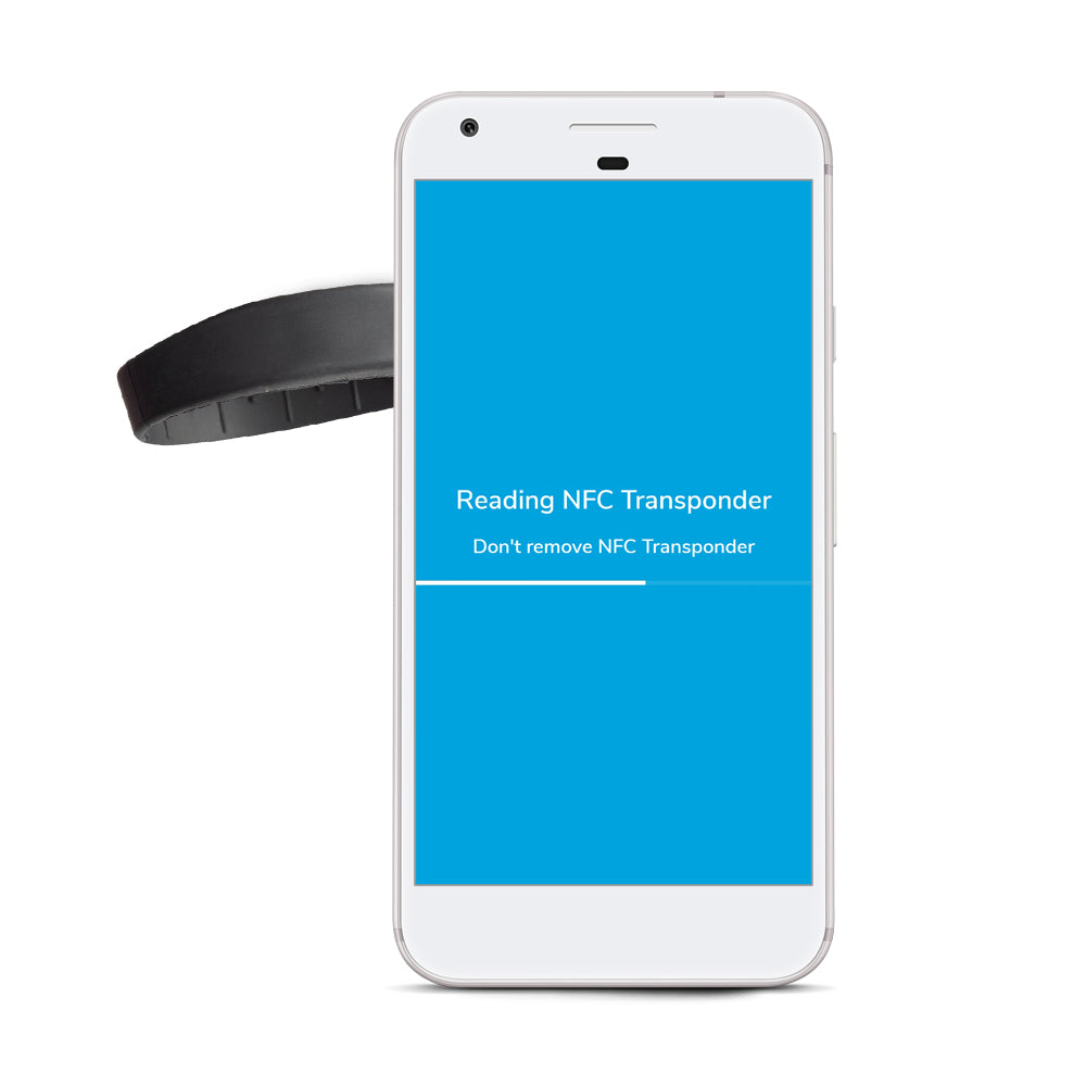 Smartphone registering NFC Wristband to open smart locks. | Smartphone registriert NFC-Armband, um digitale Schlösser zu öffnen.